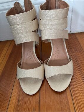 Gold dress shoe size 9